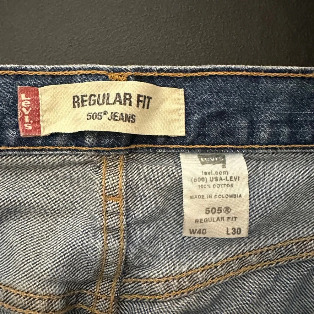 Vintage Y2K Levi's 505 Jeans Mens 40x30 Regular Fit Medium Wash Denim 2004